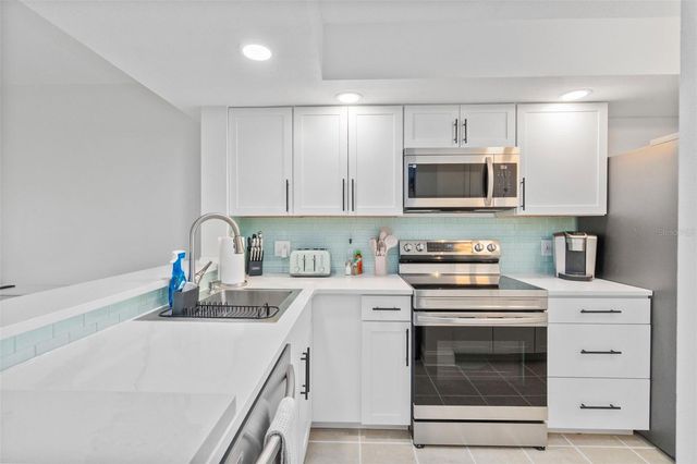 433 CERROMAR LANE 441, Venice, FL 34293