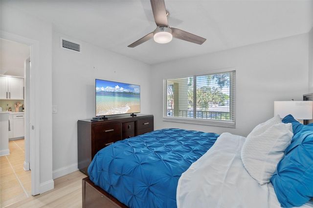 433 CERROMAR LANE 441, Venice, FL 34293