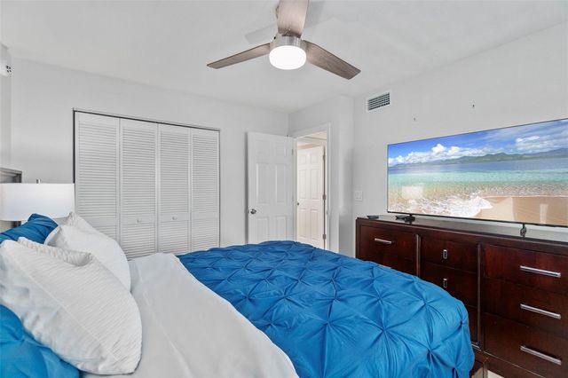 433 CERROMAR LANE 441, Venice, FL 34293