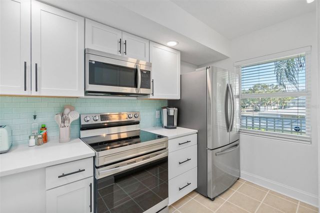 433 CERROMAR LANE 441, Venice, FL 34293