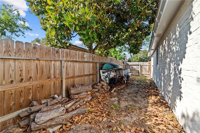 818 Saint Peter St, Corpus Christi, TX 78418