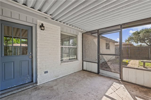 818 Saint Peter St, Corpus Christi, TX 78418