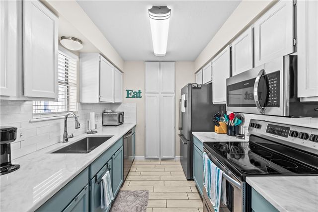 818 Saint Peter St, Corpus Christi, TX 78418
