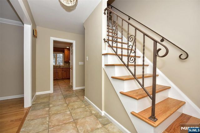 339 Kay Lane, Wyckoff, NJ 07481