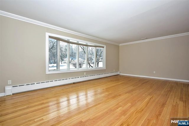 339 Kay Lane, Wyckoff, NJ 07481