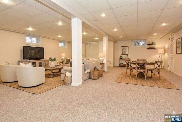 339 Kay Lane, Wyckoff, NJ 07481