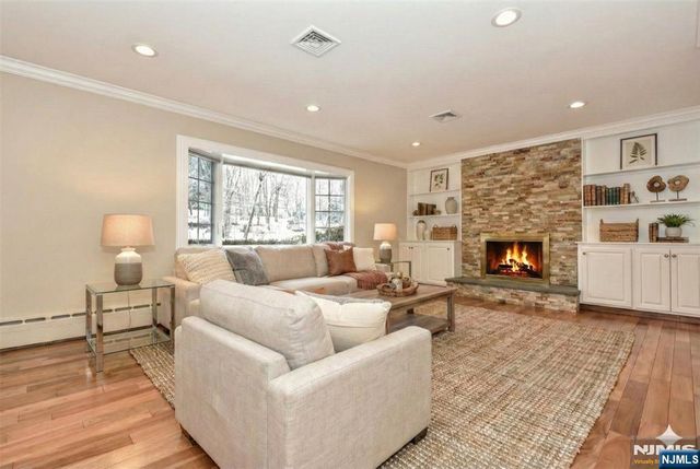 339 Kay Lane, Wyckoff, NJ 07481