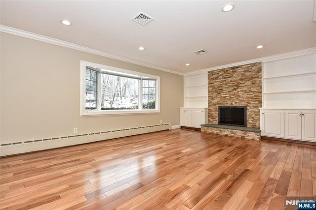 339 Kay Lane, Wyckoff, NJ 07481