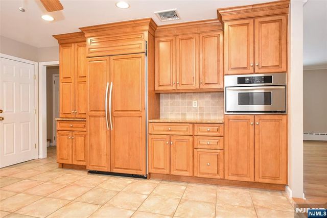 339 Kay Lane, Wyckoff, NJ 07481