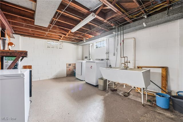 2216 Coral Sea Drive, Youngstown, OH 44511