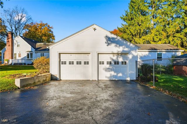 2216 Coral Sea Drive, Youngstown, OH 44511