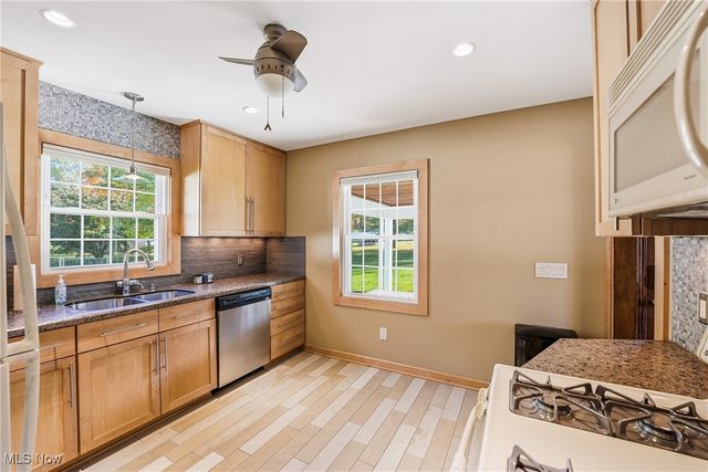 2216 Coral Sea Drive, Youngstown, OH 44511