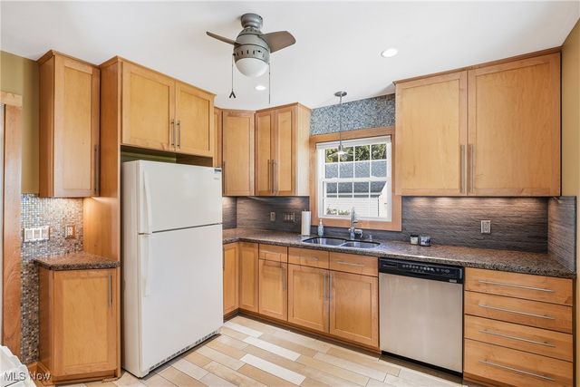 2216 Coral Sea Drive, Youngstown, OH 44511