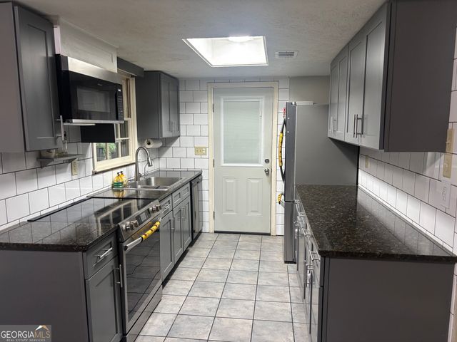 1966 Kensington High Street SW, Lilburn, GA 30047