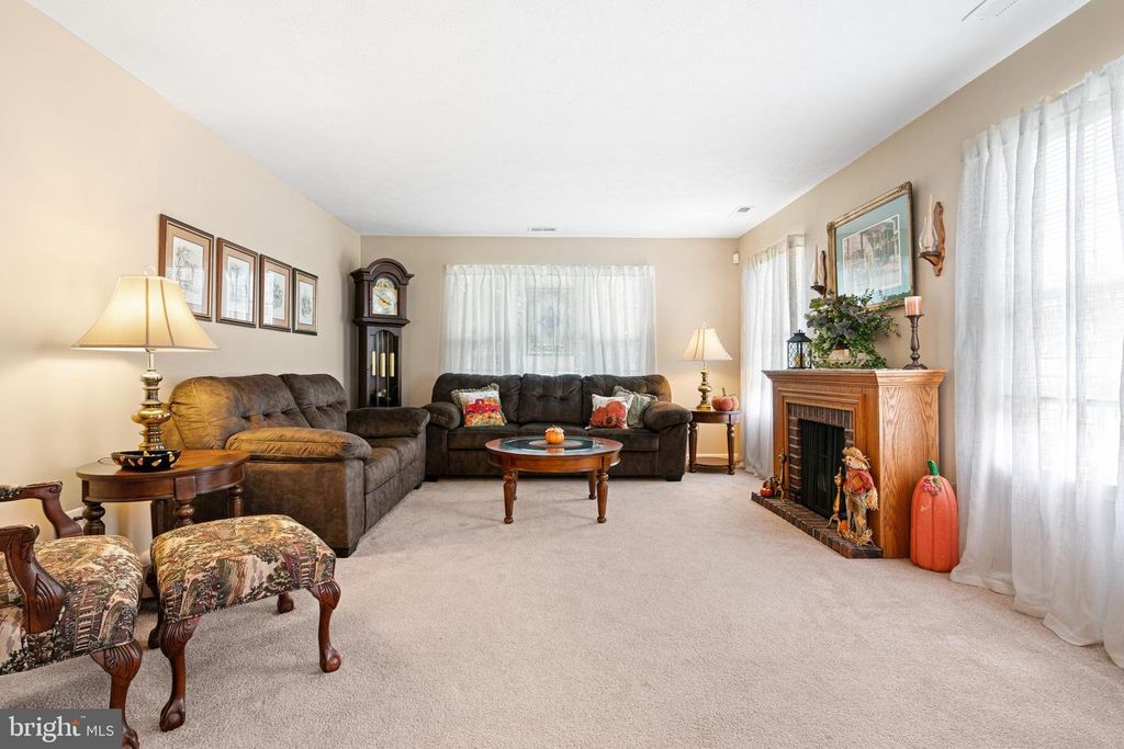 14 AUTUMN LN, Sewell, NJ 08080