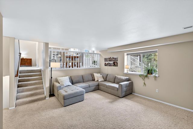 16810 N Wylie Dr, Nine Mile Falls, WA 99026
