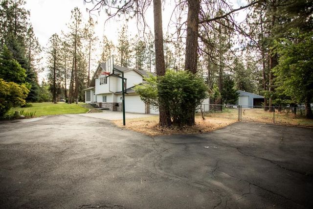 16810 N Wylie Dr, Nine Mile Falls, WA 99026