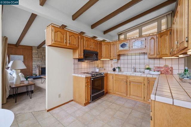 95 Mackie Dr, Martinez, CA 94553