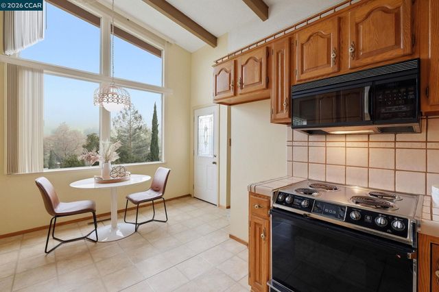 95 Mackie Dr, Martinez, CA 94553