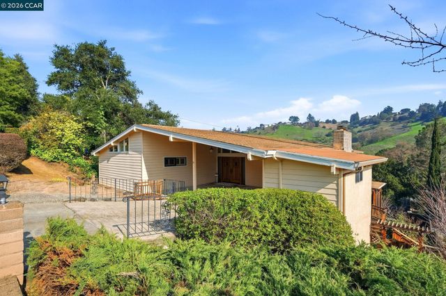 95 Mackie Dr, Martinez, CA 94553