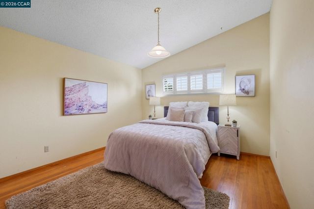 95 Mackie Dr, Martinez, CA 94553