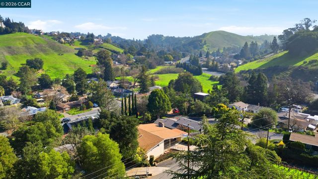 95 Mackie Dr, Martinez, CA 94553