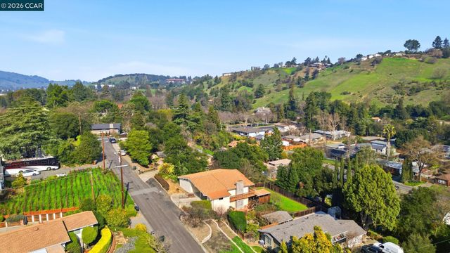 95 Mackie Dr, Martinez, CA 94553