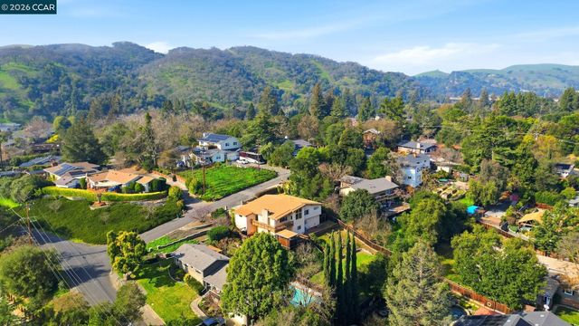 95 Mackie Dr, Martinez, CA 94553