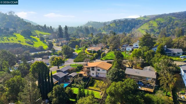 95 Mackie Dr, Martinez, CA 94553