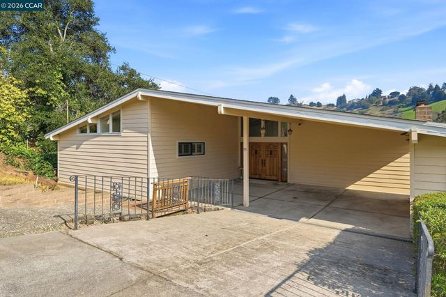 95 Mackie Dr, Martinez, CA 94553