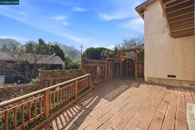 95 Mackie Dr, Martinez, CA 94553