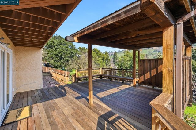 95 Mackie Dr, Martinez, CA 94553