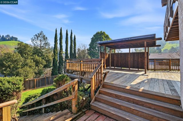 95 Mackie Dr, Martinez, CA 94553