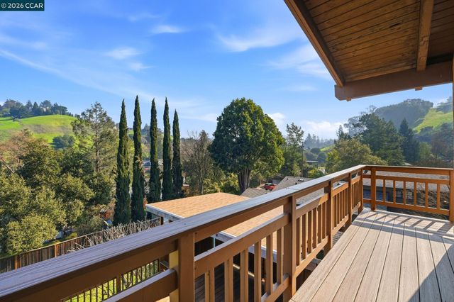 95 Mackie Dr, Martinez, CA 94553