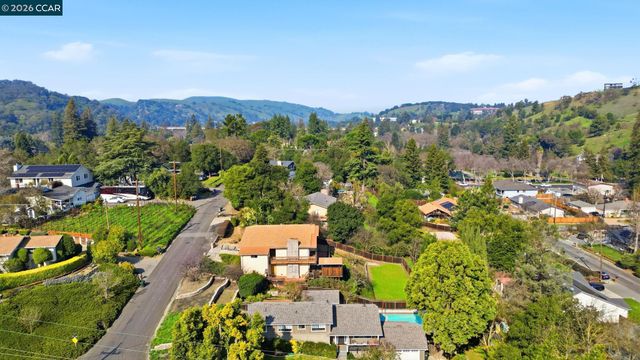 95 Mackie Dr, Martinez, CA 94553