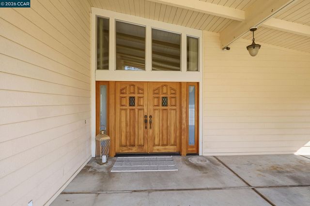 95 Mackie Dr, Martinez, CA 94553