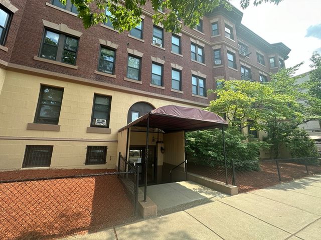 1242 Commonwealth Ave 41, Boston, MA 02134
