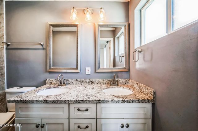 2320 W WHITTON Avenue, Phoenix, AZ 85015