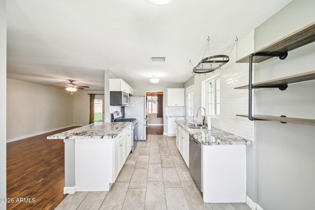 2320 W WHITTON Avenue, Phoenix, AZ 85015