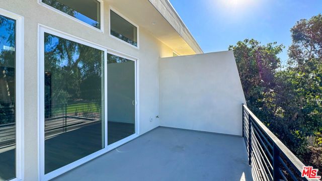 946 Lucile Avenue, Los Angeles, CA 90026