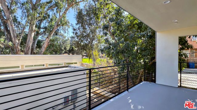 946 Lucile Avenue, Los Angeles, CA 90026