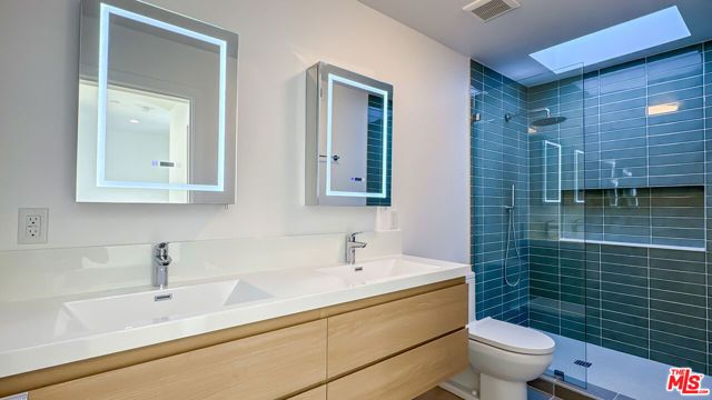 946 Lucile Avenue, Los Angeles, CA 90026