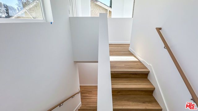 946 Lucile Avenue, Los Angeles, CA 90026
