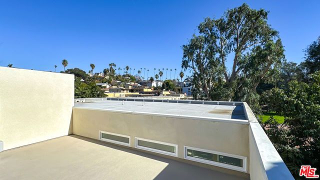 946 Lucile Avenue, Los Angeles, CA 90026