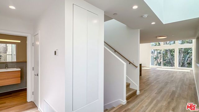 946 Lucile Avenue, Los Angeles, CA 90026