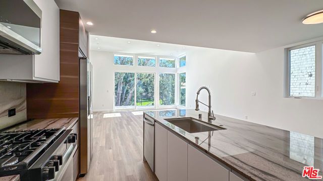946 Lucile Avenue, Los Angeles, CA 90026