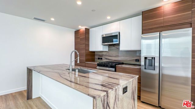 946 Lucile Avenue, Los Angeles, CA 90026