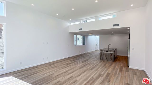 946 Lucile Avenue, Los Angeles, CA 90026