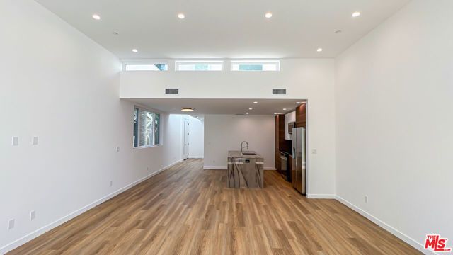946 Lucile Avenue, Los Angeles, CA 90026