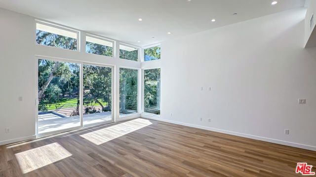 946 Lucile Avenue, Los Angeles, CA 90026